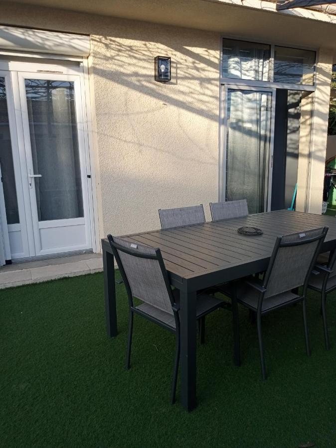 Villa J Et V Bédarrides Eksteriør billede